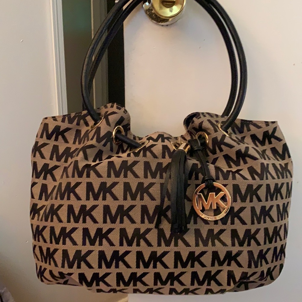 Michael kors Hobo Bag w/matching wallet